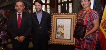 El Cabildo entrega el Premio Tenerife al Fomento y la Investigación de la Artesanía de España y América 2014 a la mexicana Ana Celia Martínez